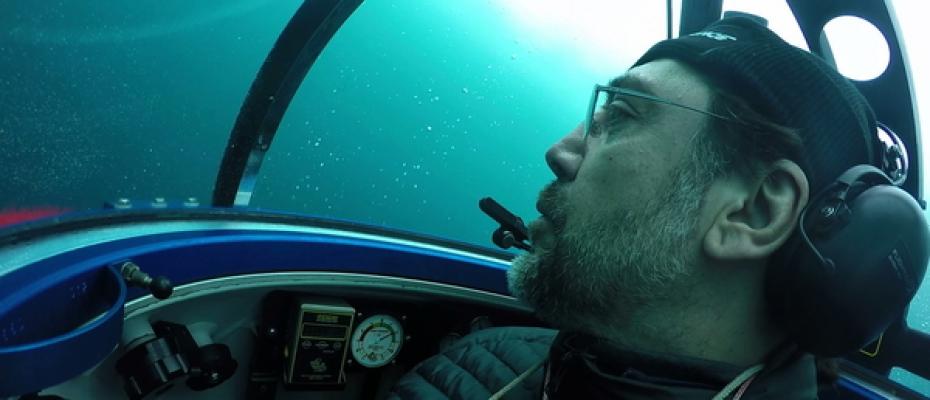 Javier Barden se sumerge en un submarino de GreenPeace